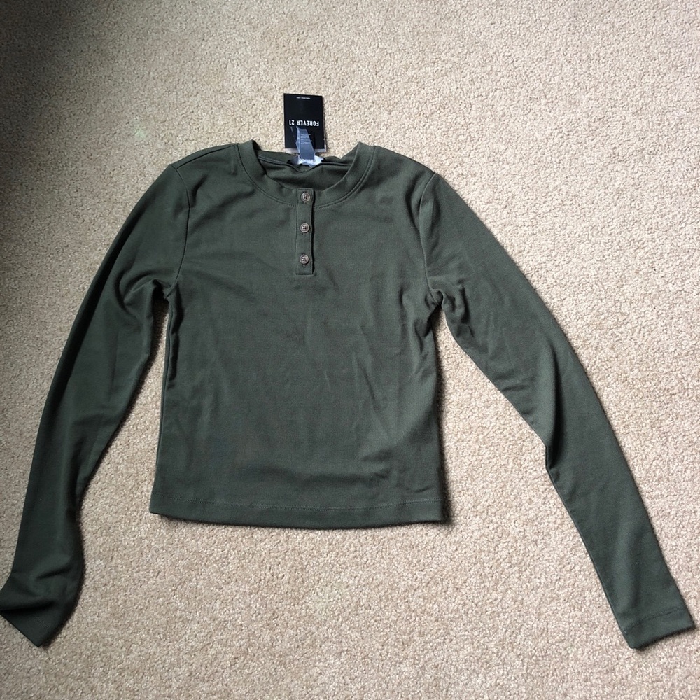 NWT olive cropped long sleeve top